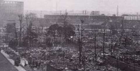 ��ˉw�t�߂̔p��